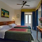 فندق Garni Riviera غارنانو