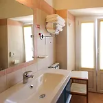 فندق Garni Riviera 2*