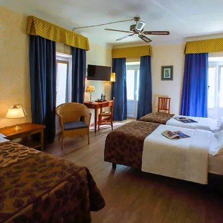מלון Garni Riviera 2*