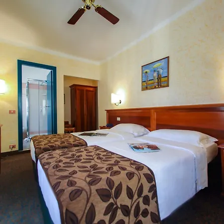 Garni Riviera מלון 2*