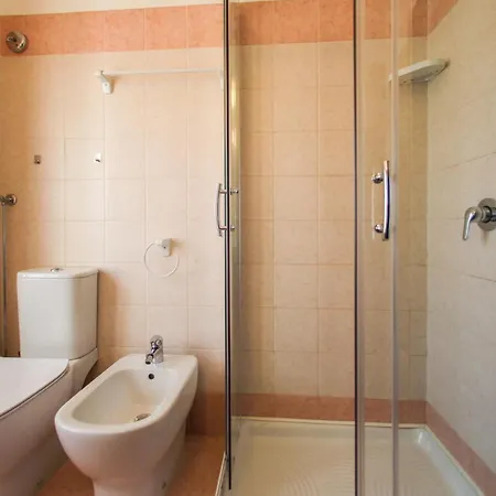 מלון Garni Riviera 2*