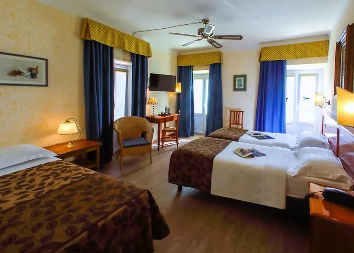 מלון Garni Riviera 2*